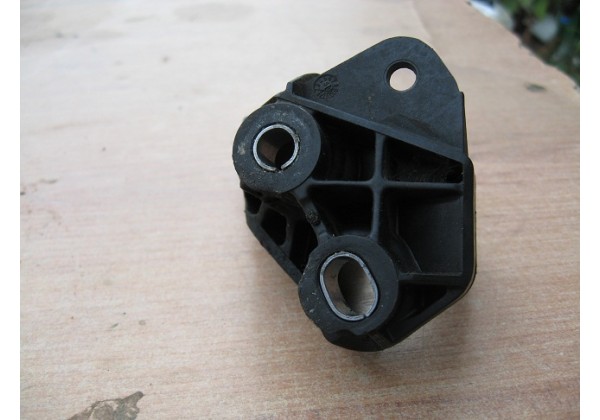 Утримувач троса КПП Renault Logan (05-08), Megane III, Sandero Stepway, K7M, K7J, K9K, 8200449303